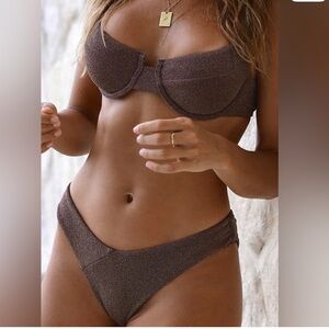 VETCHY Laguna Bikini Bottoms Gold
Regular Coverage Size Small NWT